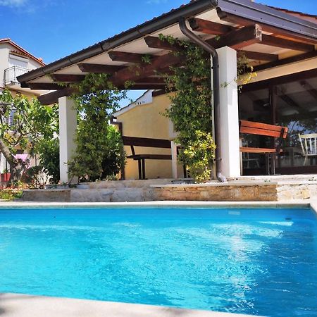 Rustic House With Private Swimming Pool Βίλα Πούλα Εξωτερικό φωτογραφία