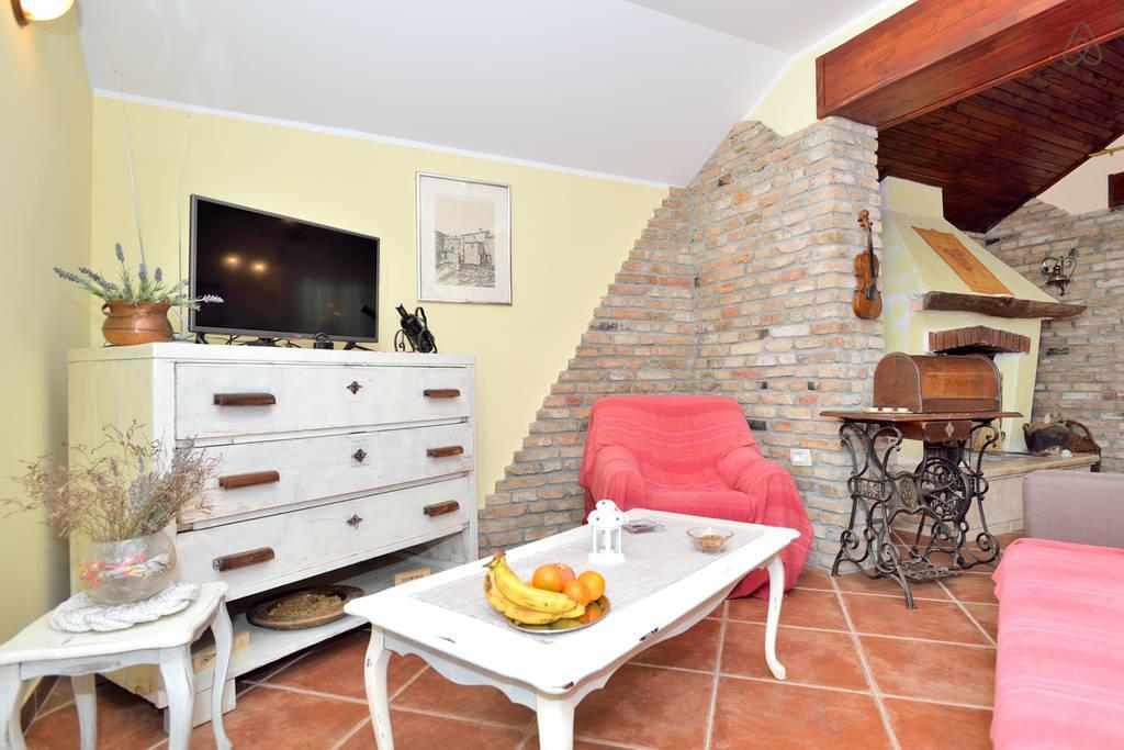 Rustic House With Private Swimming Pool Βίλα Πούλα Εξωτερικό φωτογραφία