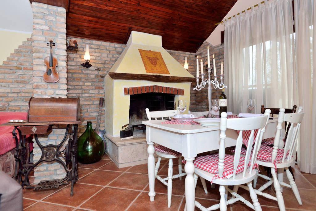 Rustic House With Private Swimming Pool Βίλα Πούλα Εξωτερικό φωτογραφία