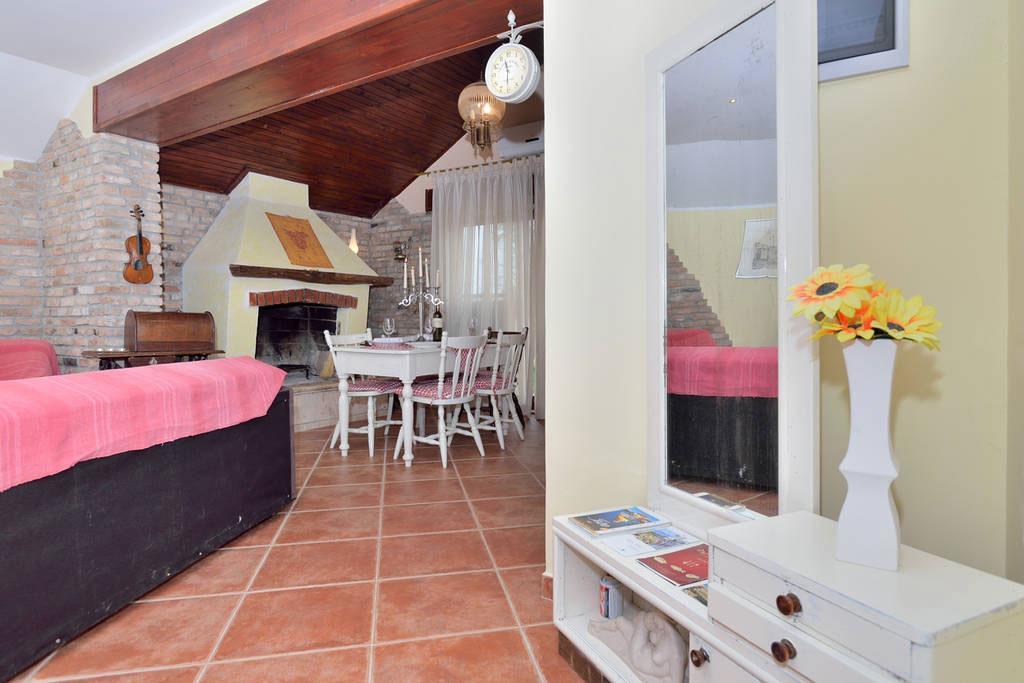 Rustic House With Private Swimming Pool Βίλα Πούλα Εξωτερικό φωτογραφία